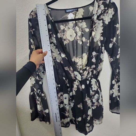 NWT Audrey 3+1 Sheer Floral Romper - Picture 9 of 10